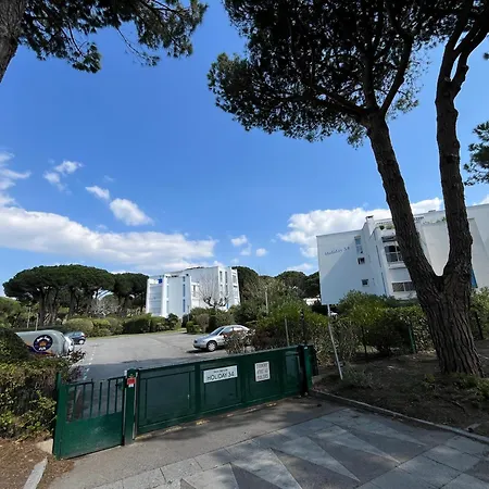 Noble Escale, Et Parking *